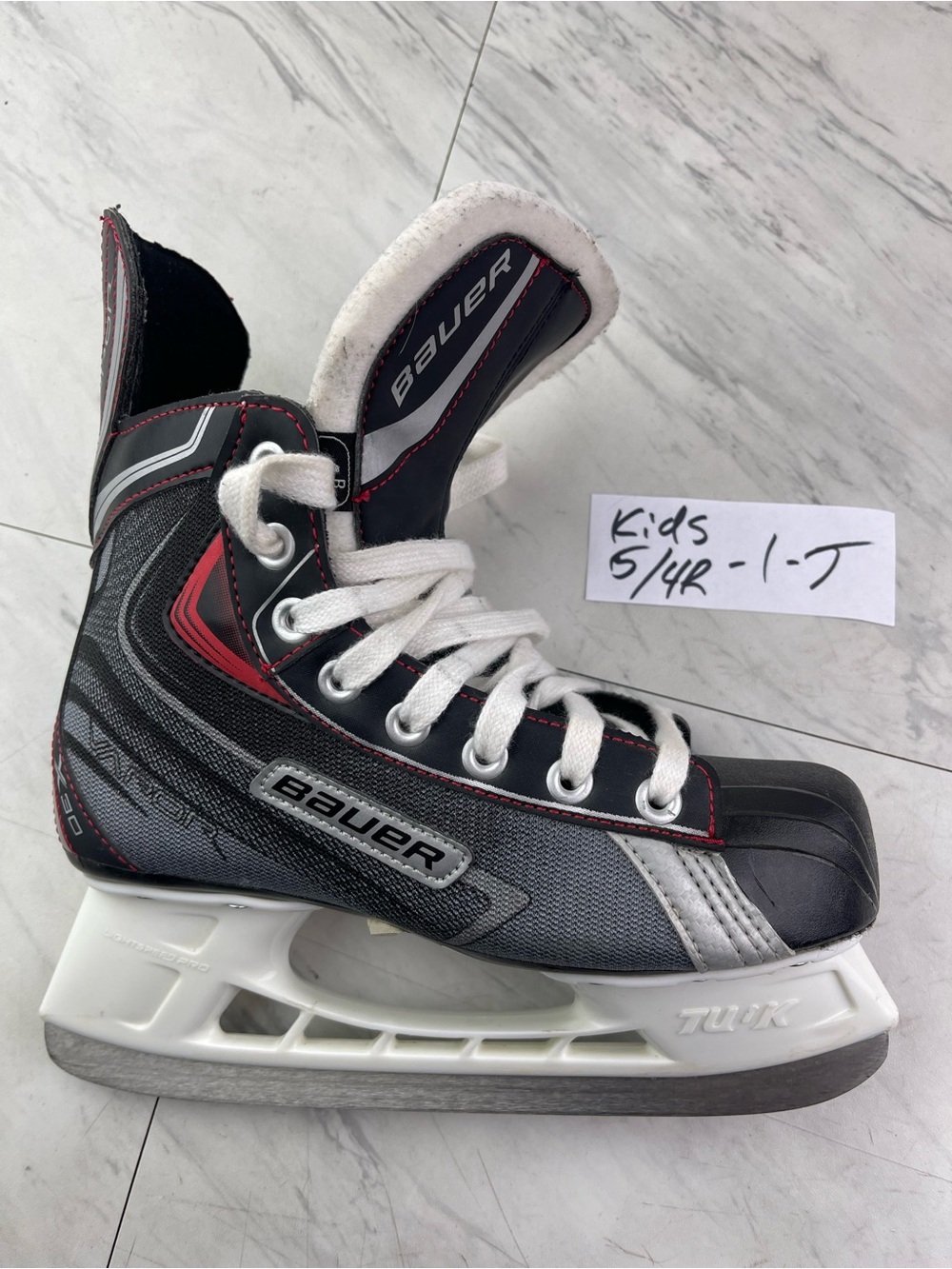 Bauer vapor x30 kids size 5 / 4 R boys youth hockey ice skates